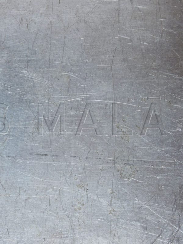 UZTVERES MALĀ