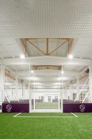 FUTBOLA LAUKUMS. Teicama spēle teicamos apstākļos